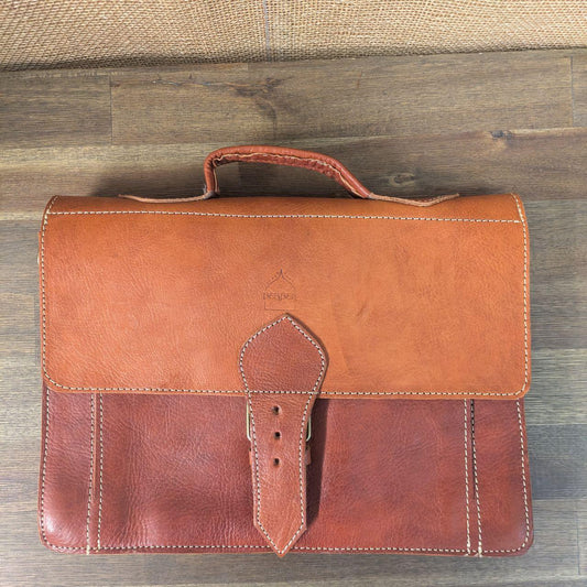 Die mittelgroße Umhängetasche Casablanca in Hellbraun