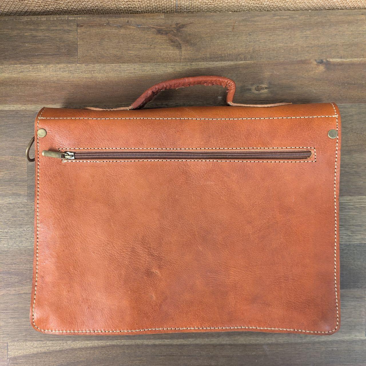 Die mittelgroße Umhängetasche Casablanca in Hellbraun