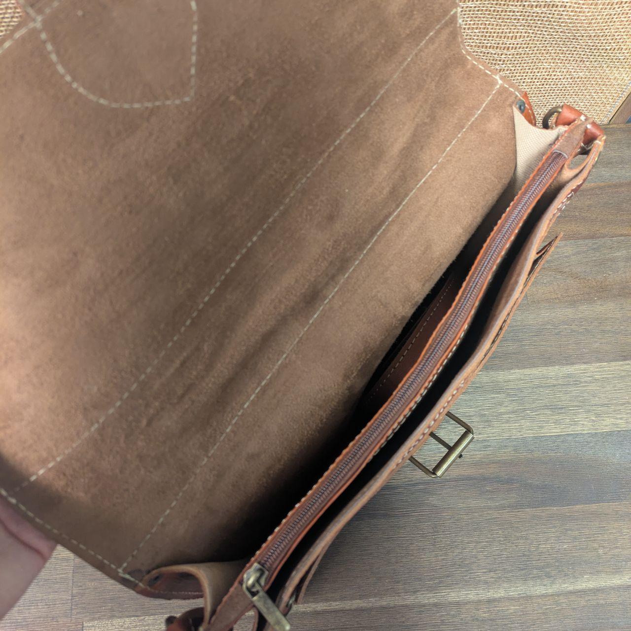 Die mittelgroße Umhängetasche Casablanca in Hellbraun